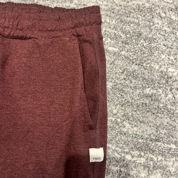 Vuori Women's Set in Ruby Heather - Picture 7 of 12